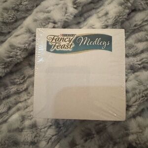 Fancy Feast Medleys Note Cube